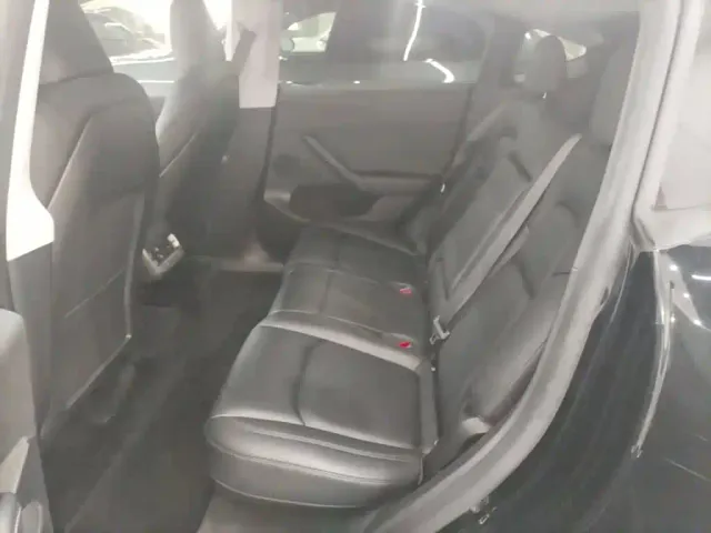 Tesla Model Y — Фото автомобиля 16