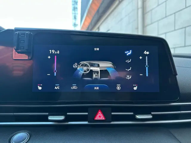Hyundai Elantra — Фото автомобиля 12