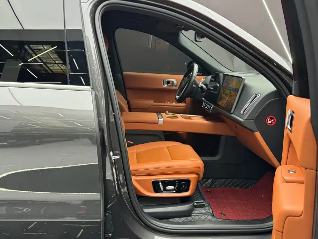 Li Auto L8 — Фото автомобиля 5