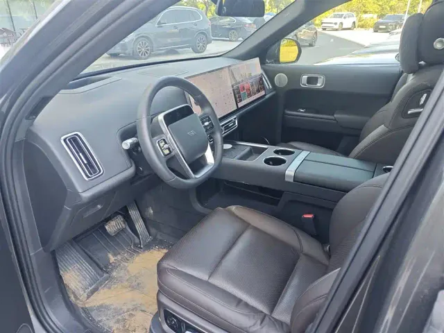 Li Auto L8 — Фото автомобиля 8
