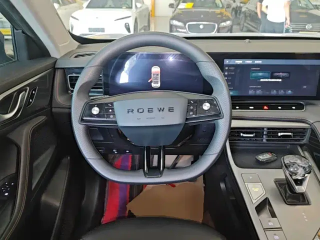 Roewe RX5 — Фото автомобиля 10