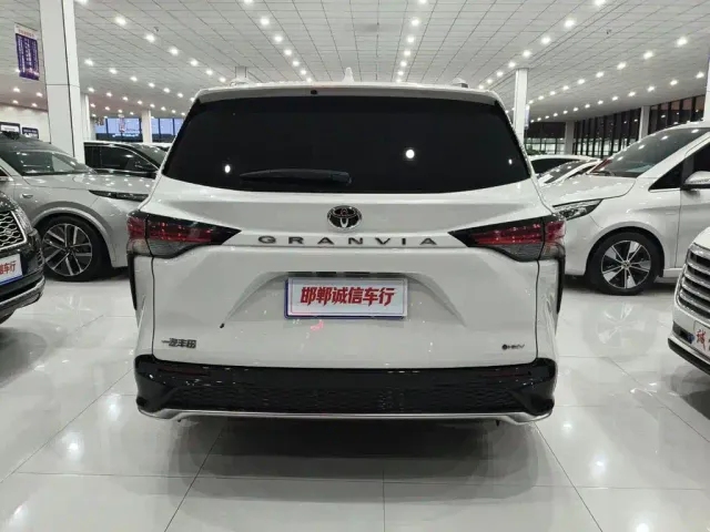 Toyota Granvia — Фото автомобиля 5