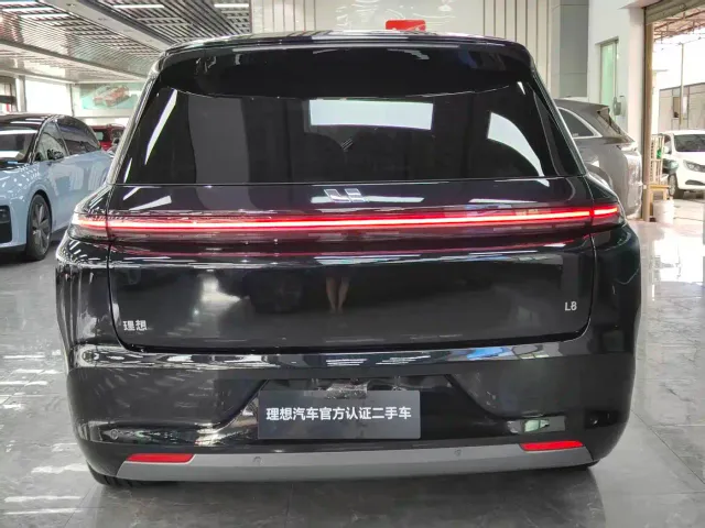 Li Auto L8 — Фото автомобиля 14