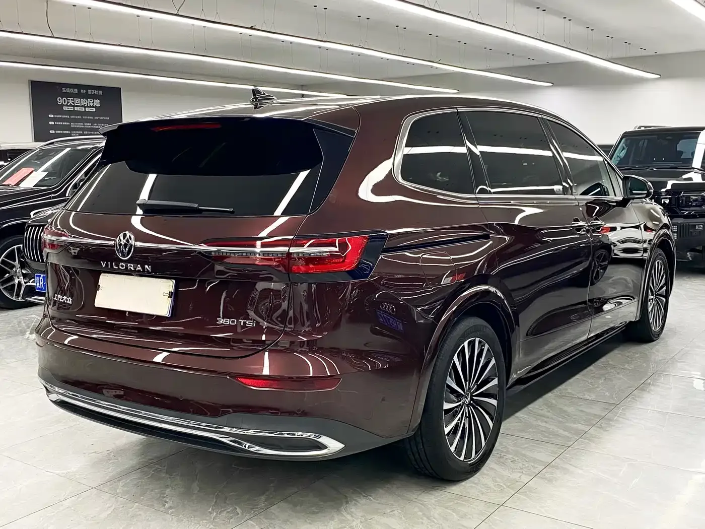 Volkswagen Viloran 2022 380TSI Premium Edition — Фото автомобиля 6
