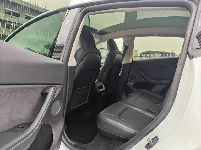 Tesla Model Y — Фото автомобиля 7