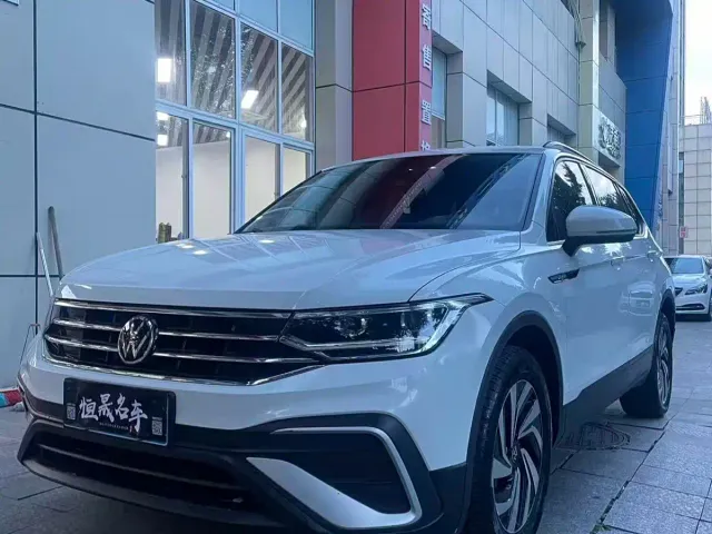 Фотография автомобиля — Volkswagen Tiguan L