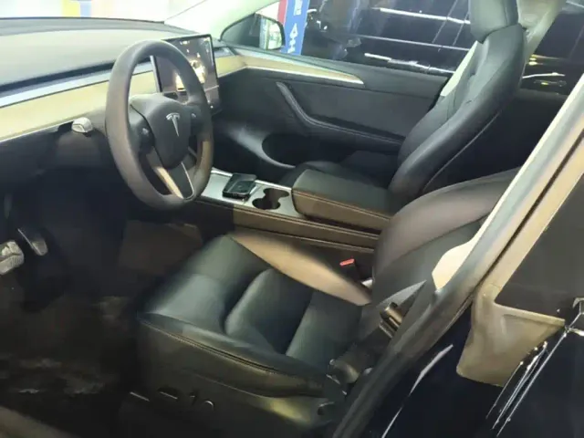 Tesla Model Y — Фото автомобиля 14