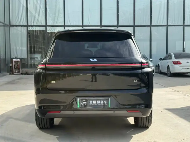 Li Auto L8 — Фото автомобиля 17