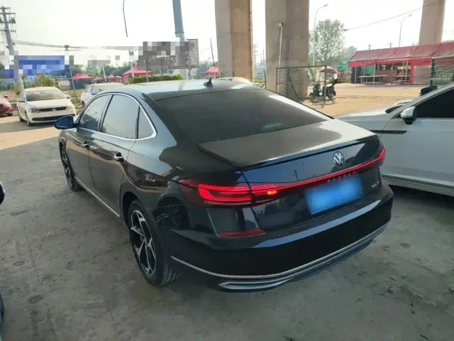 Volkswagen Passat — Фото автомобиля 4