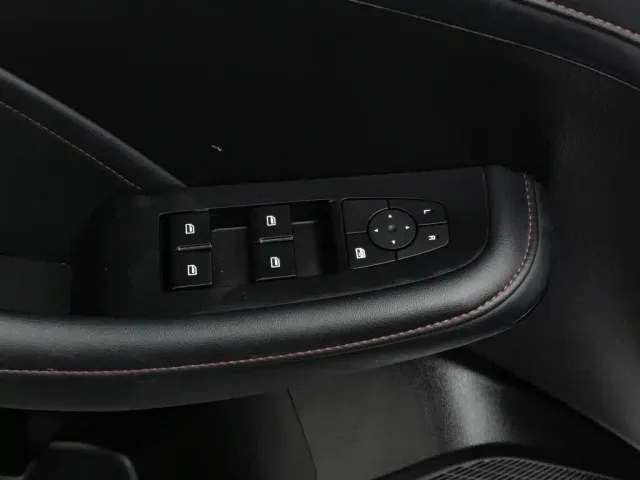 Roewe i5 — Фото автомобиля 9