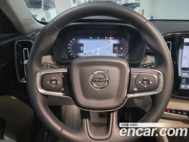 Volvo XC40 — Фото автомобиля 7