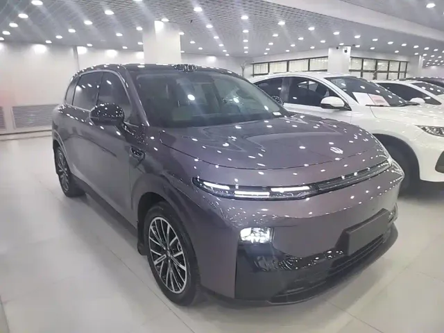 Leapmotor B10 — Фото автомобиля 3