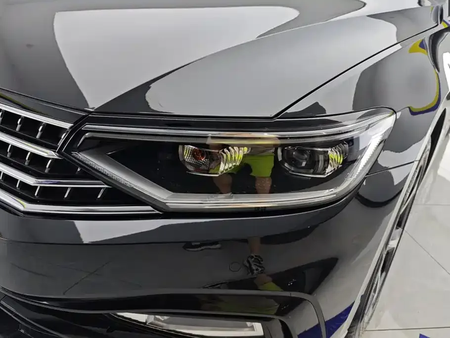 Volkswagen Magotan 2023 2 Million Units Anniversary Edition 330TSI DSG Leading Type — Фото автомобиля 5