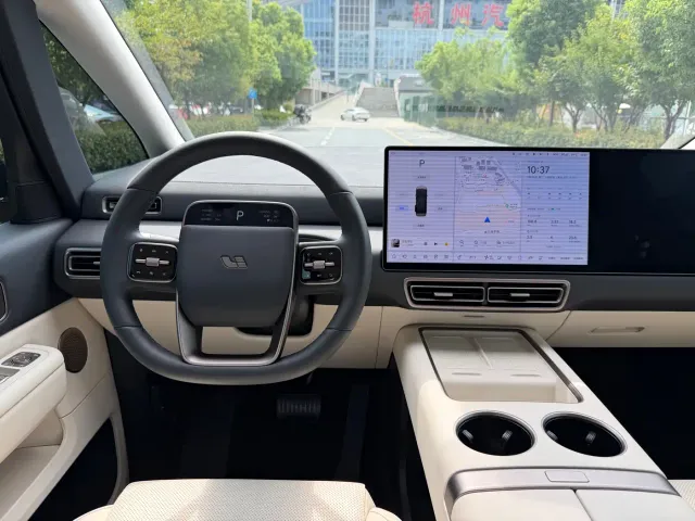 Li Auto MEGA — Фото автомобиля 5