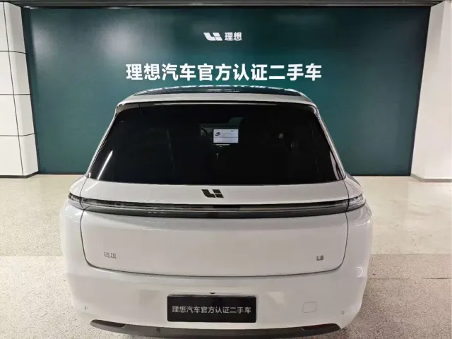 Li Auto L8 — Фото автомобиля 9
