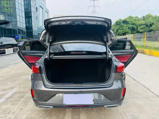 Changan Eado — Фото автомобиля 9