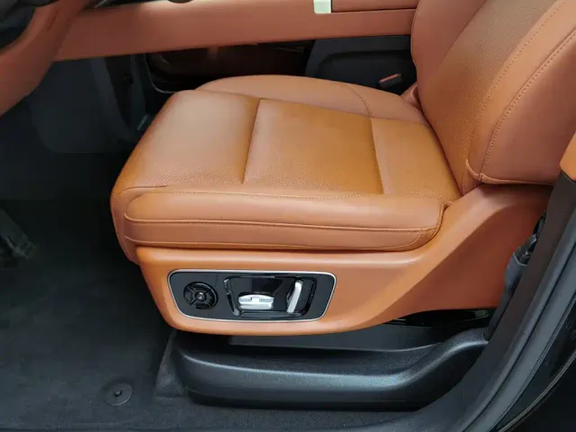 Li Auto L8 — Фото автомобиля 20