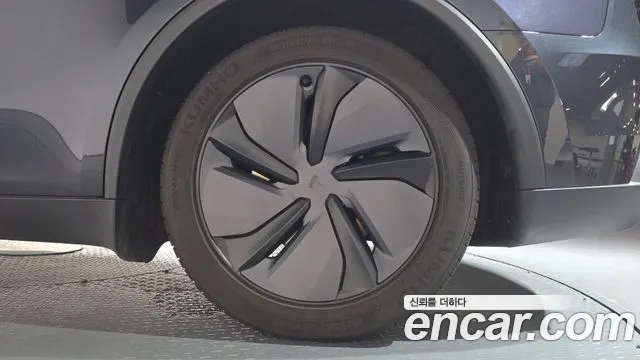 Tesla Model Y — Фото автомобиля 19