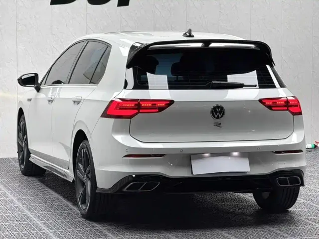 Volkswagen Golf — Фото автомобиля 10