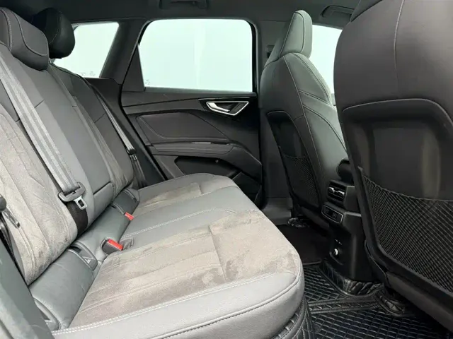 Audi Q4 e-tron — Фото автомобиля 13