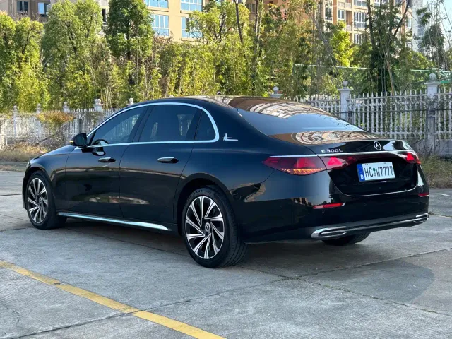 Mercedes-Benz E-Class — Фото автомобиля 10