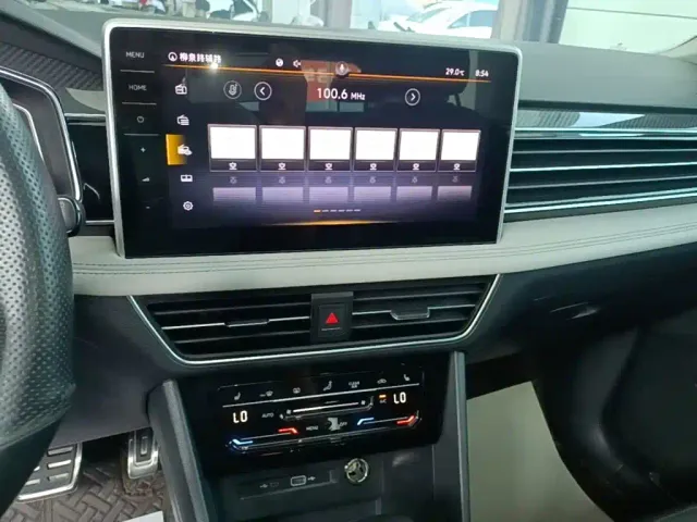 Volkswagen Tiguan L — Фото автомобиля 12