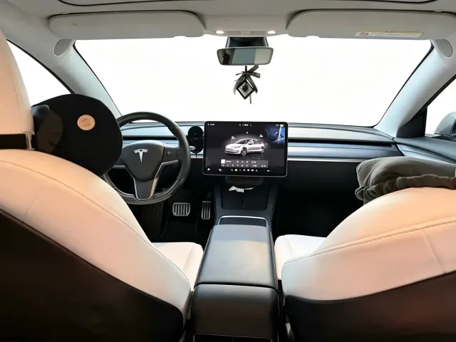 Tesla Model 3 — Фото автомобиля 5