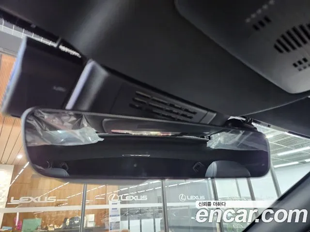 Lexus UX UX300h — Фото автомобиля 13