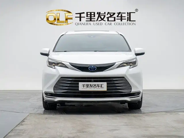 Toyota Sienna — Фото автомобиля 6