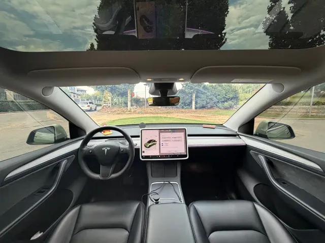 Tesla Model Y — Фото автомобиля 5