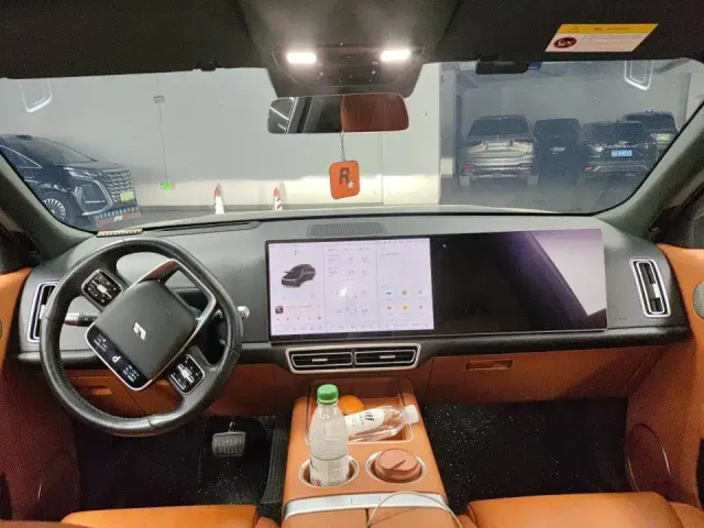 Li Auto L8 — Фото автомобиля 4
