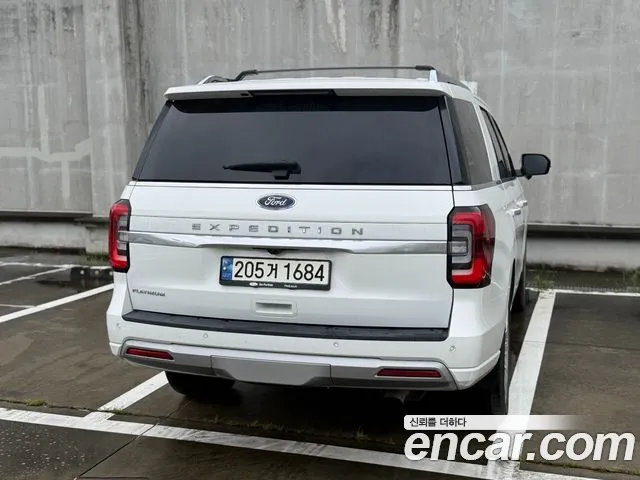 Ford Expedition — Фото автомобиля 4