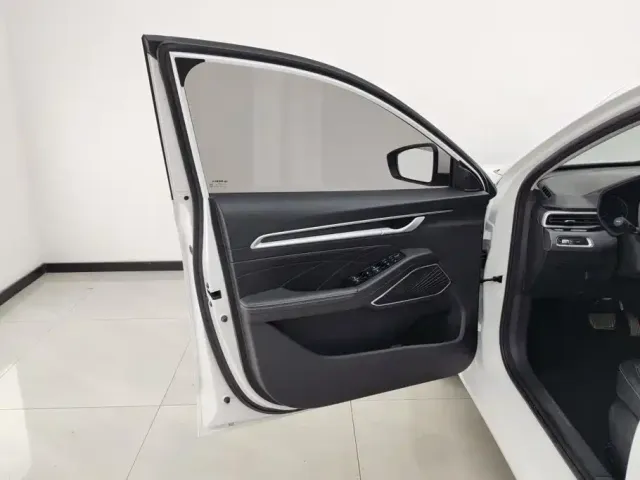 Geely Emgrand — Фото автомобиля 7