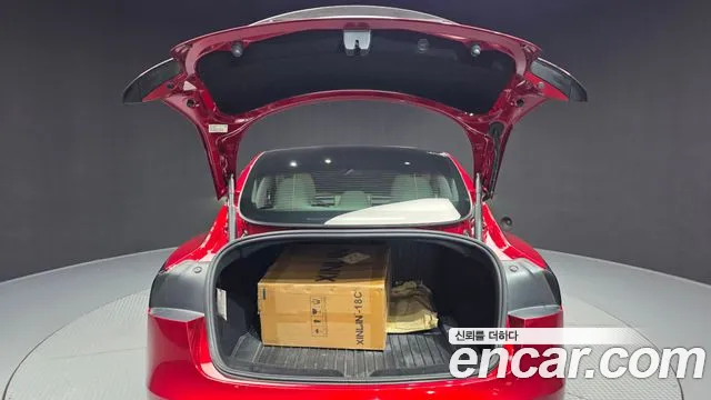 Tesla Model 3 — Фото автомобиля 26