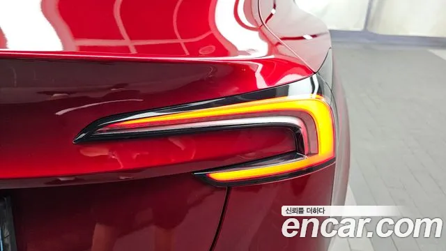 Tesla Model 3 — Фото автомобиля 23