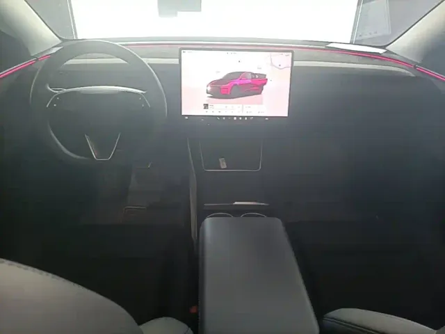 Tesla Model Y — Фото автомобиля 9