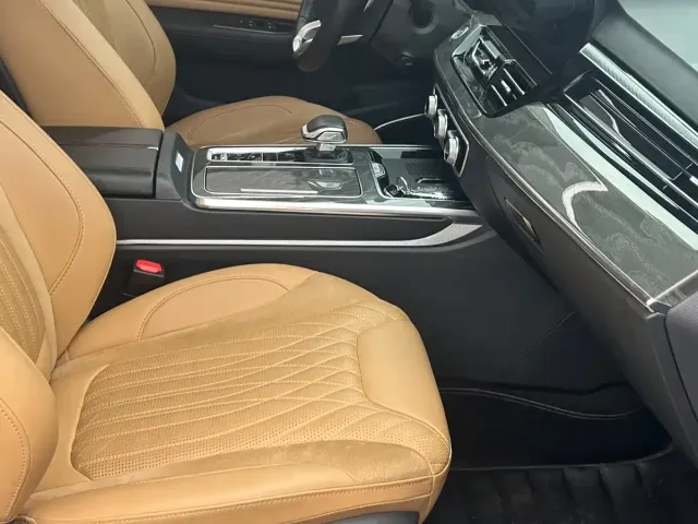 Hongqi HS5 — Фото автомобиля 12