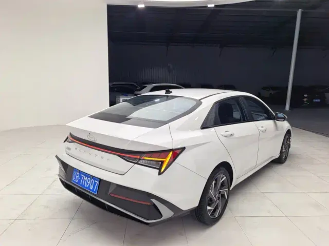Hyundai Elantra — Фото автомобиля 3