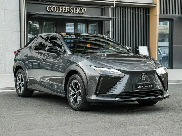 Lexus RZ — Фото автомобиля 3