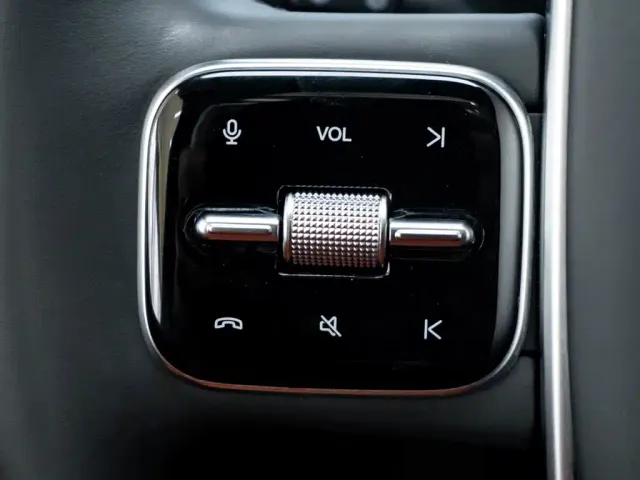 Li Auto L8 — Фото автомобиля 19