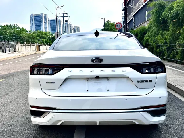 Ford Mondeo — Фото автомобиля 6