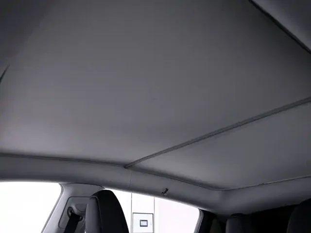 Tesla Model Y — Фото автомобиля 10