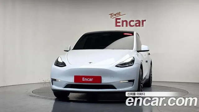 Tesla Model Y — Фото автомобиля 3