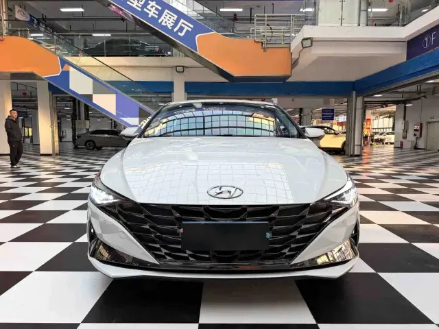 Hyundai Elantra — Фото автомобиля 2