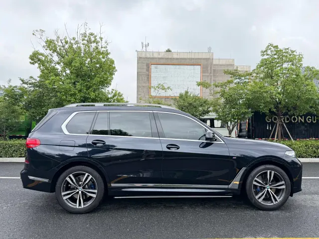 BMW X7 — Фото автомобиля 4
