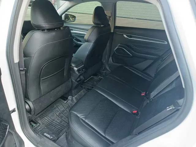 Geely Emgrand — Фото автомобиля 9
