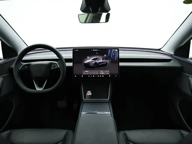 Tesla Model Y — Фото автомобиля 14