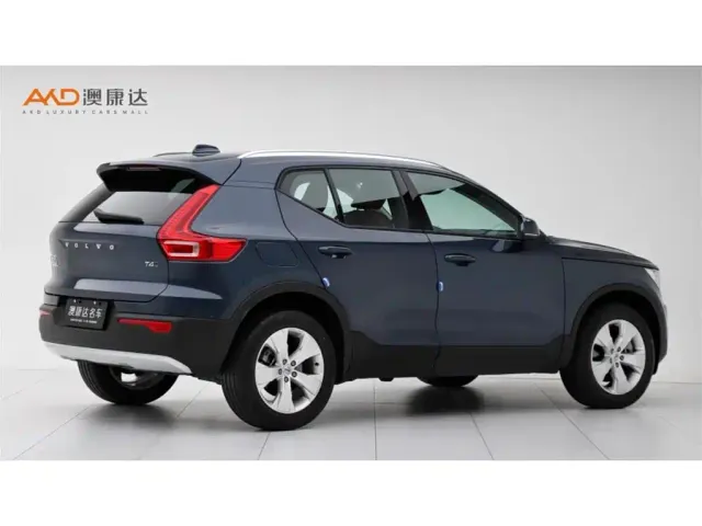 Volvo XC40 — Фото автомобиля 3