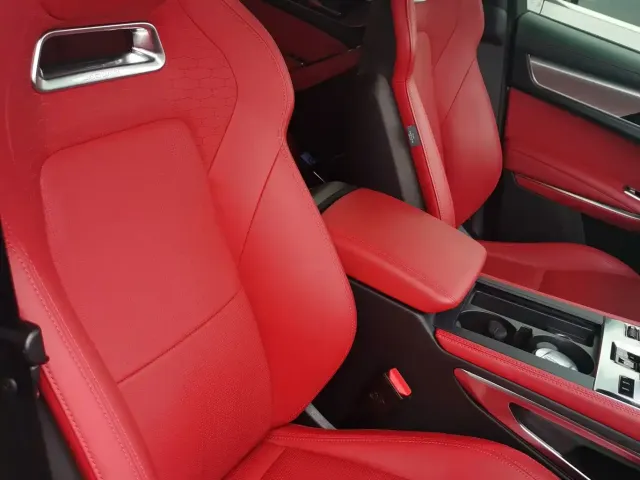 Jaguar F-Pace — Фото автомобиля 16