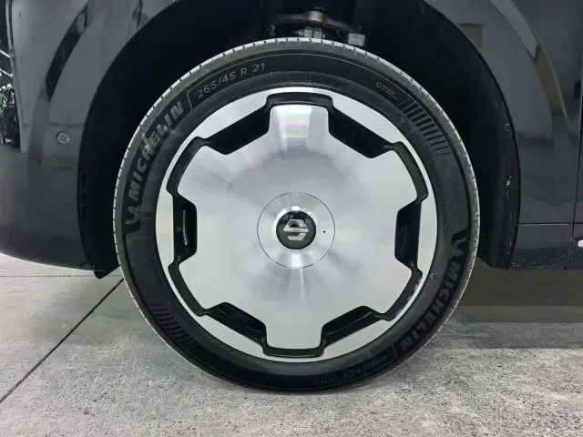 Leapmotor D Series — Фото автомобиля 9